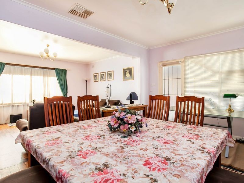 1 Woolgina Street, Beverley SA 5009