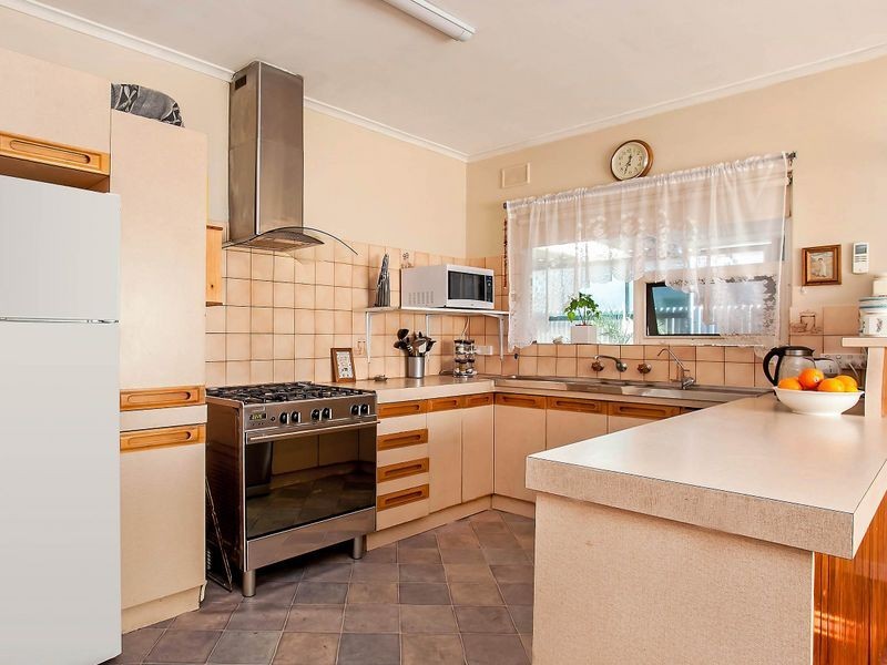 1 Woolgina Street, Beverley SA 5009