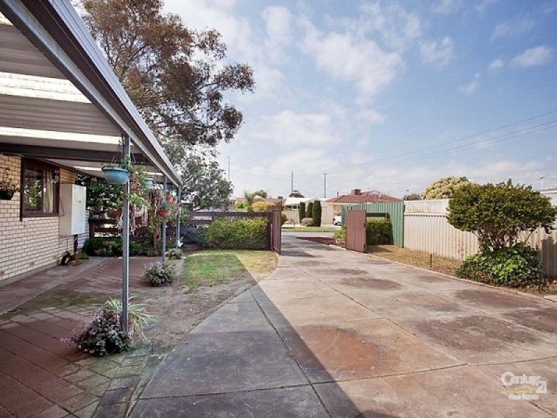 1 Burnett Crescent, Semaphore Park SA 5019