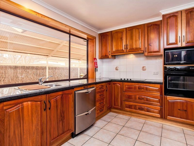 13 Dutton Grove, West Lakes Shore SA 5020