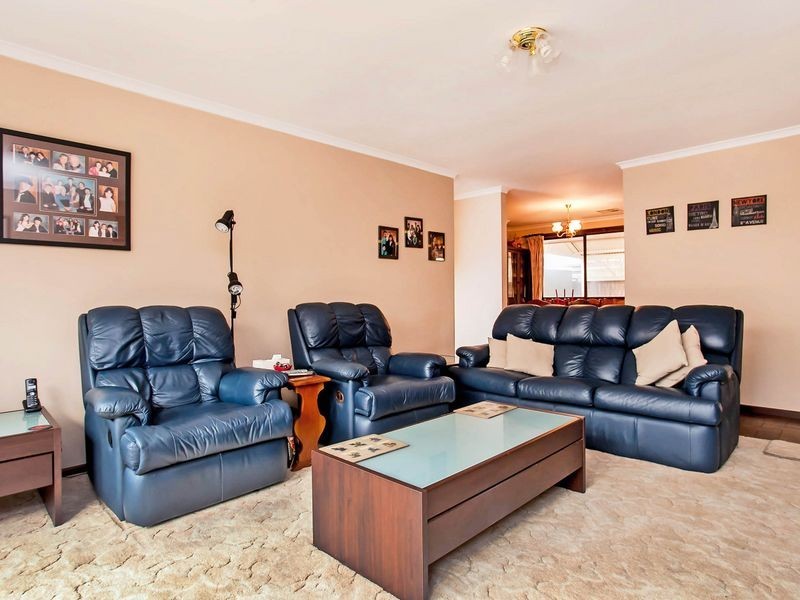 13 Dutton Grove, West Lakes Shore SA 5020