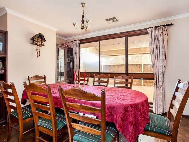 13 Dutton Grove, West Lakes Shore SA 5020