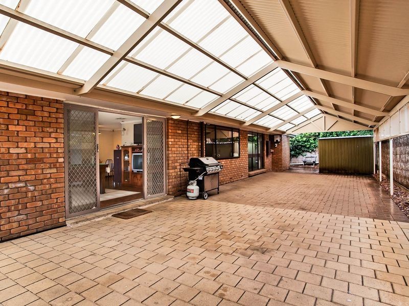 13 Dutton Grove, West Lakes Shore SA 5020