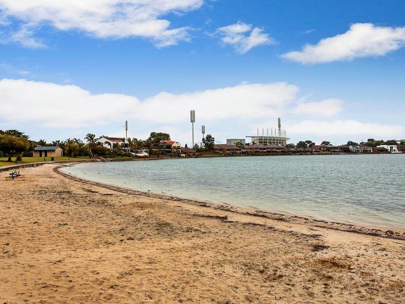 2 Cooba Way, West Lakes SA 5021