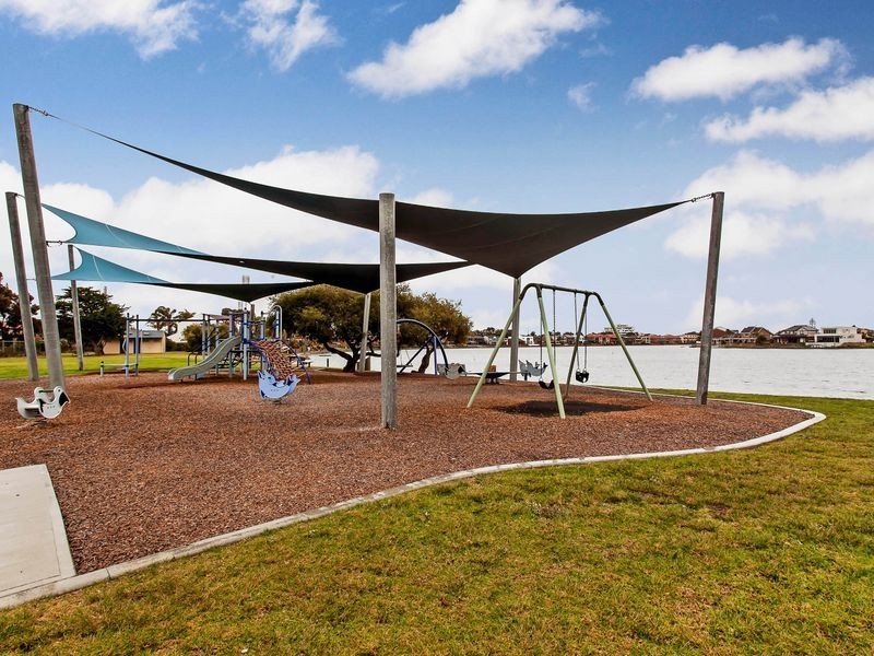 2 Cooba Way, West Lakes SA 5021