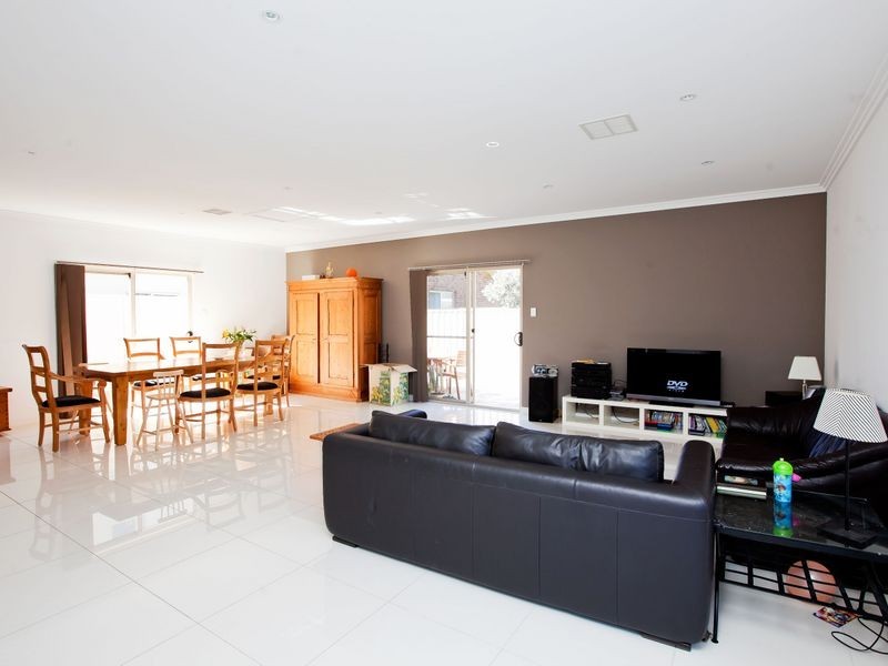 15 Tiranna Way, West Lakes SA 5021