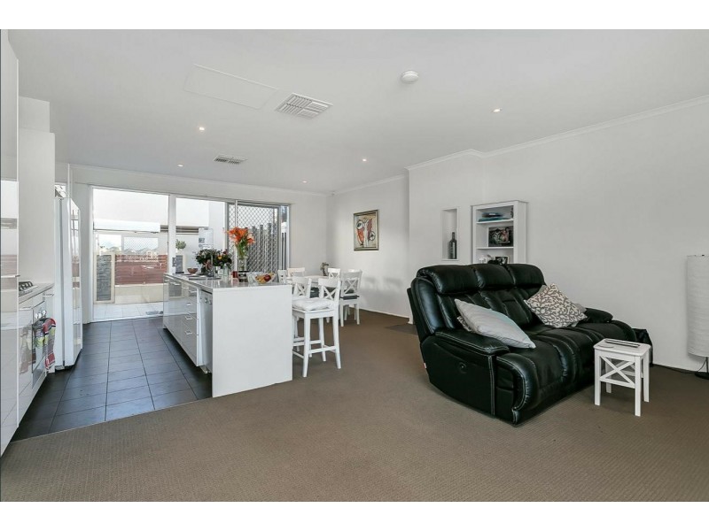 11 Karra Cove, New Port SA 5015