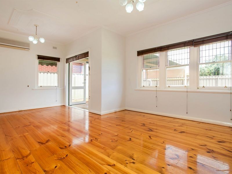 11 Fourth Avenue, Seaton SA 5023