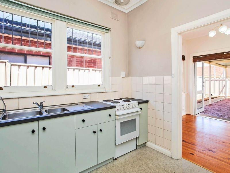 11 Fourth Avenue, Seaton SA 5023