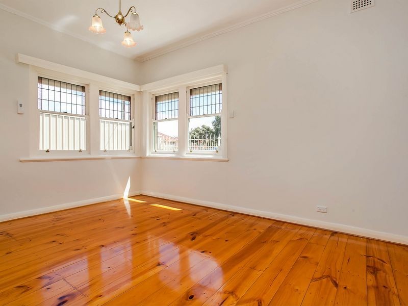 11 Fourth Avenue, Seaton SA 5023