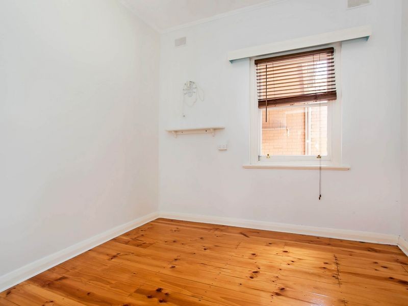 11 Fourth Avenue, Seaton SA 5023