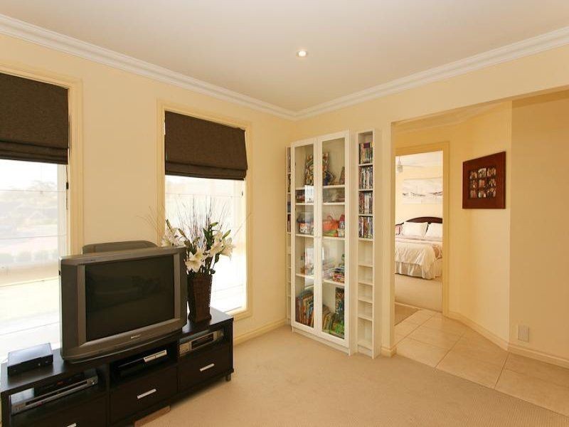 26 Elizabeth Crescent, Hallett Cove SA 5158