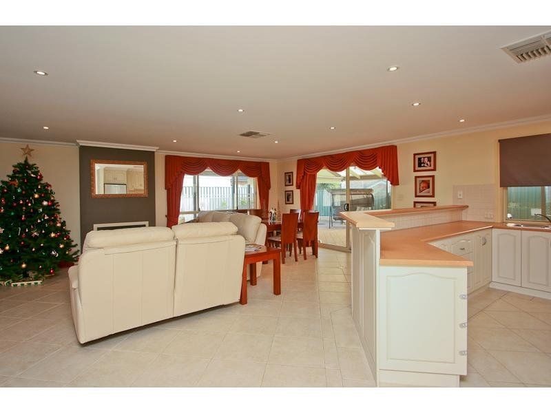 26 Elizabeth Crescent, Hallett Cove SA 5158