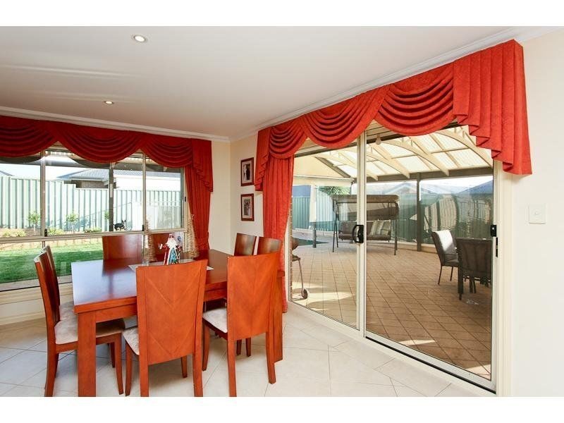 26 Elizabeth Crescent, Hallett Cove SA 5158