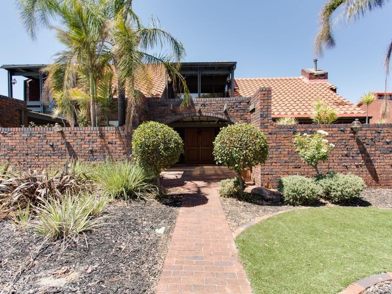 10 Thiele Crescent, West Lakes Shore SA 5020