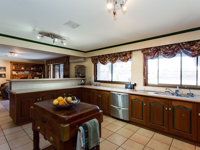 10 Thiele Crescent, West Lakes Shore SA 5020