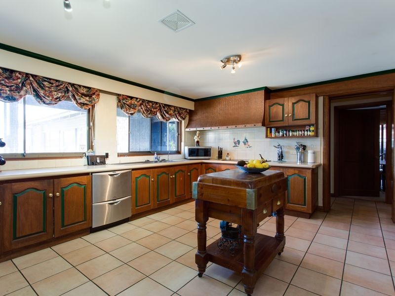 10 Thiele Crescent, West Lakes Shore SA 5020