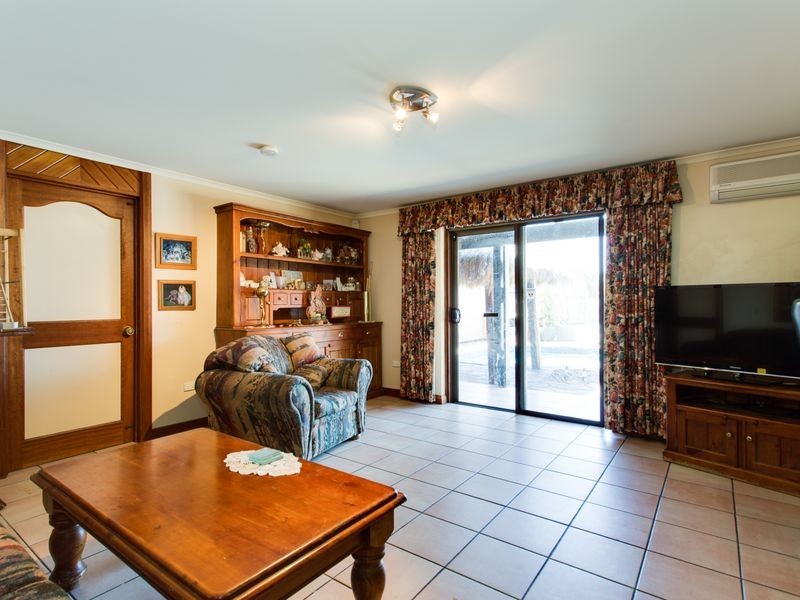 10 Thiele Crescent, West Lakes Shore SA 5020