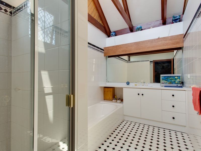 10 Thiele Crescent, West Lakes Shore SA 5020