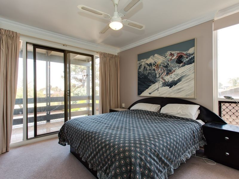 10 Thiele Crescent, West Lakes Shore SA 5020