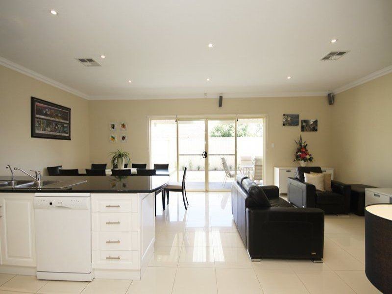 6 Collingwood Avenue, Flinders Park SA 5025