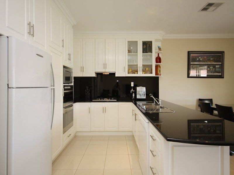 6 Collingwood Avenue, Flinders Park SA 5025