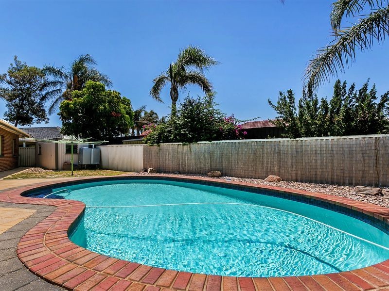 4 Greenfield Crescent, West Lakes Shore SA 5020