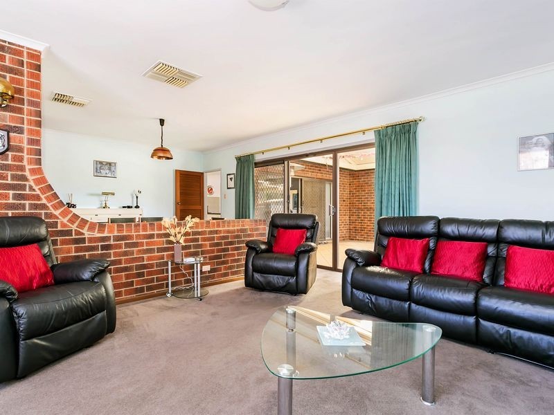 4 Greenfield Crescent, West Lakes Shore SA 5020