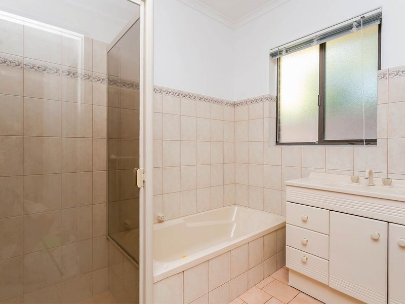 4 Greenfield Crescent, West Lakes Shore SA 5020