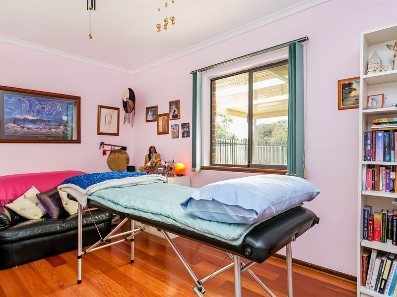 4 Greenfield Crescent, West Lakes Shore SA 5020
