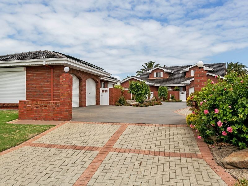 3/5 Cocos Grove, West Lakes SA 5021