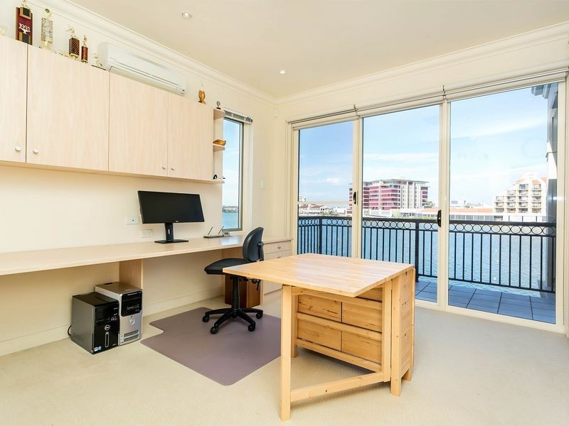 18 Sunlake Place, Tennyson SA 5022