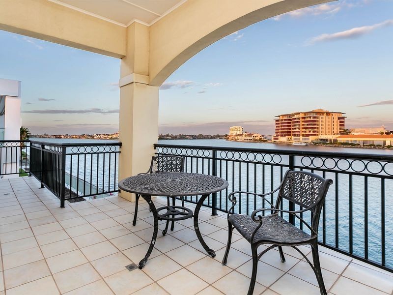 18 Sunlake Place, Tennyson SA 5022