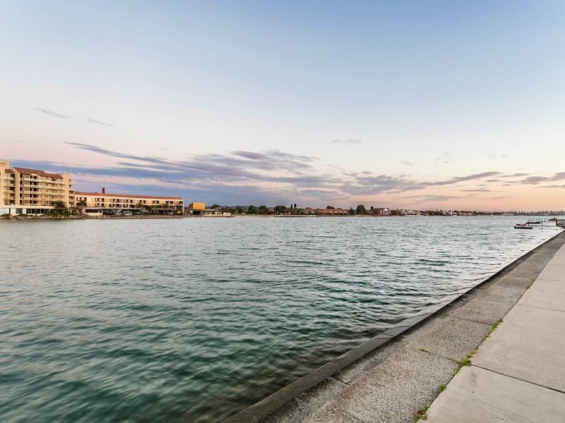 18 Sunlake Place, Tennyson SA 5022