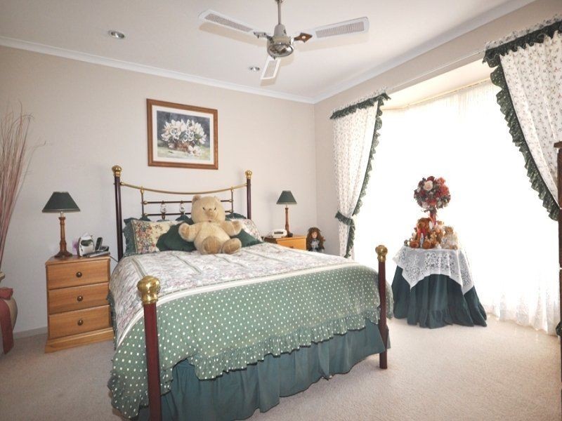 27 Tregenza Court, Parafield Gardens SA 5107