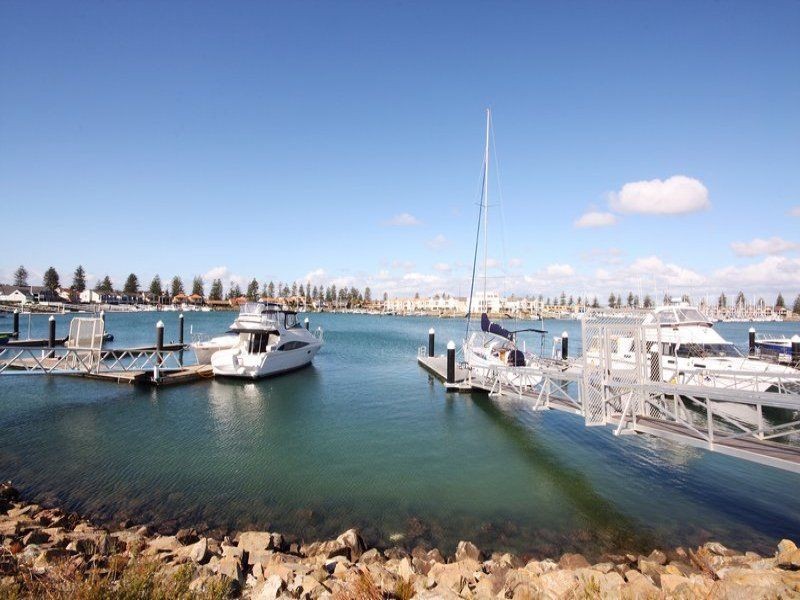 7 Gulf Point Drive, North Haven SA 5018
