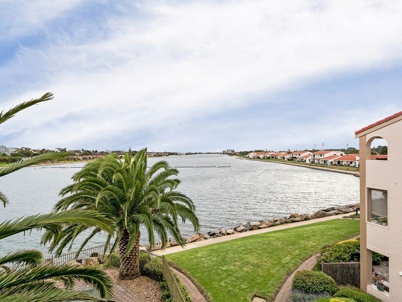 12/242 Trimmer Parade, West Lakes SA 5021
