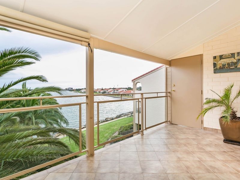 12/242 Trimmer Parade, West Lakes SA 5021