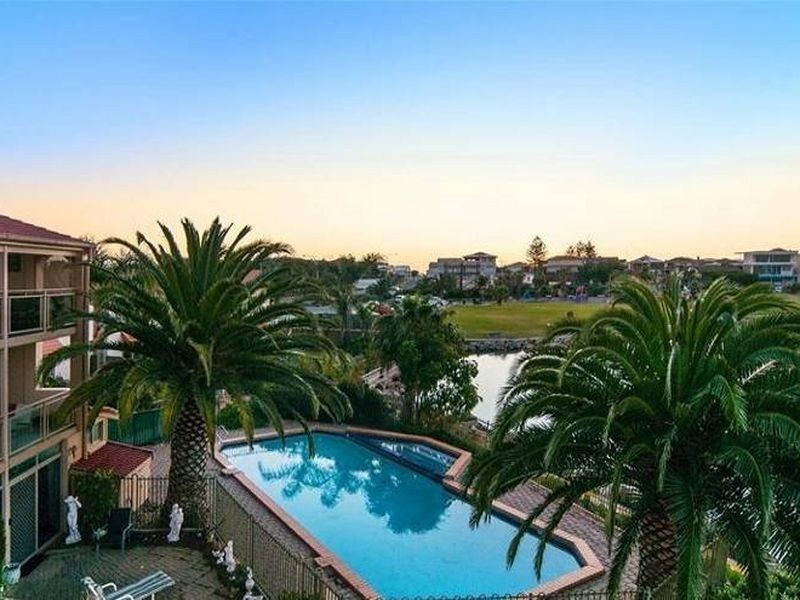 12/242 Trimmer Parade, West Lakes SA 5021