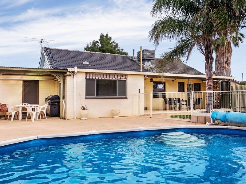 11 Barnes Crescent, Parafield Gardens SA 5107
