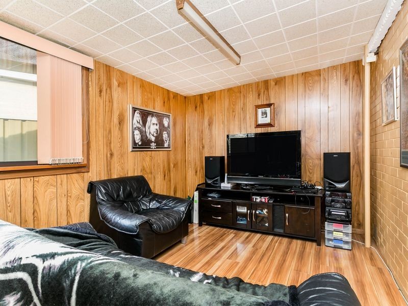 11 Barnes Crescent, Parafield Gardens SA 5107