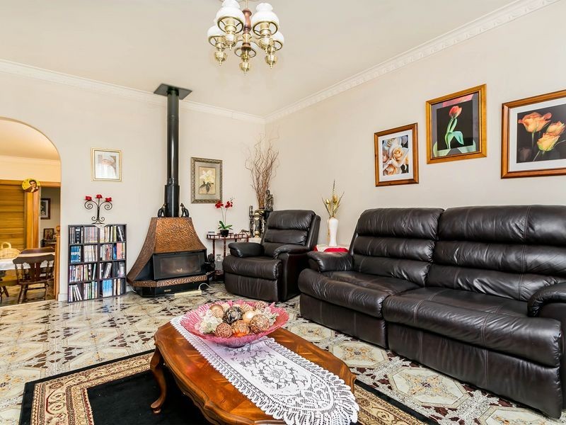 83 Military Road, Tennyson SA 5022