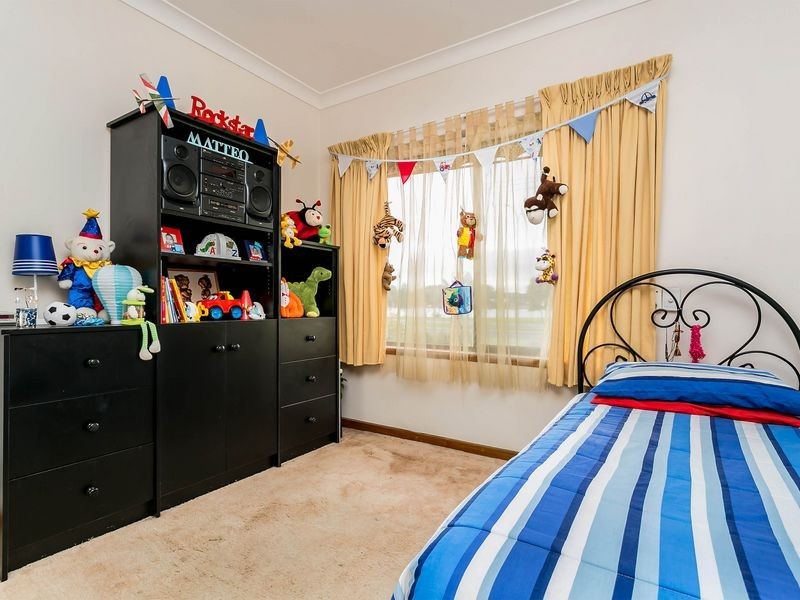 83 Military Road, Tennyson SA 5022