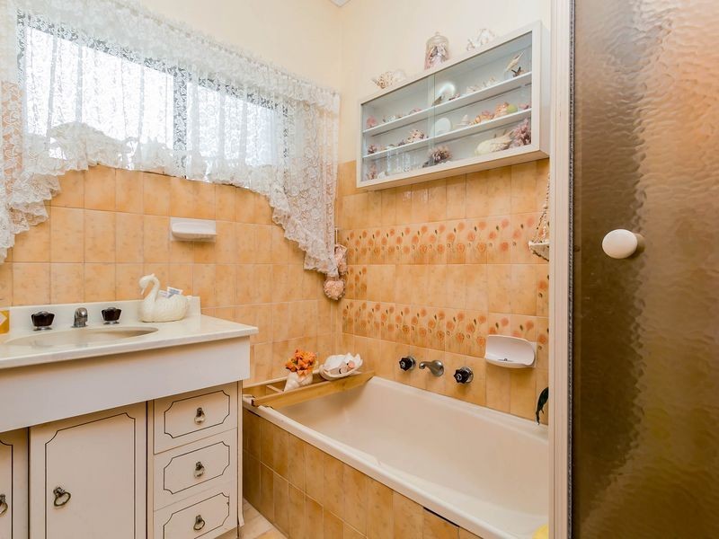 83 Military Road, Tennyson SA 5022