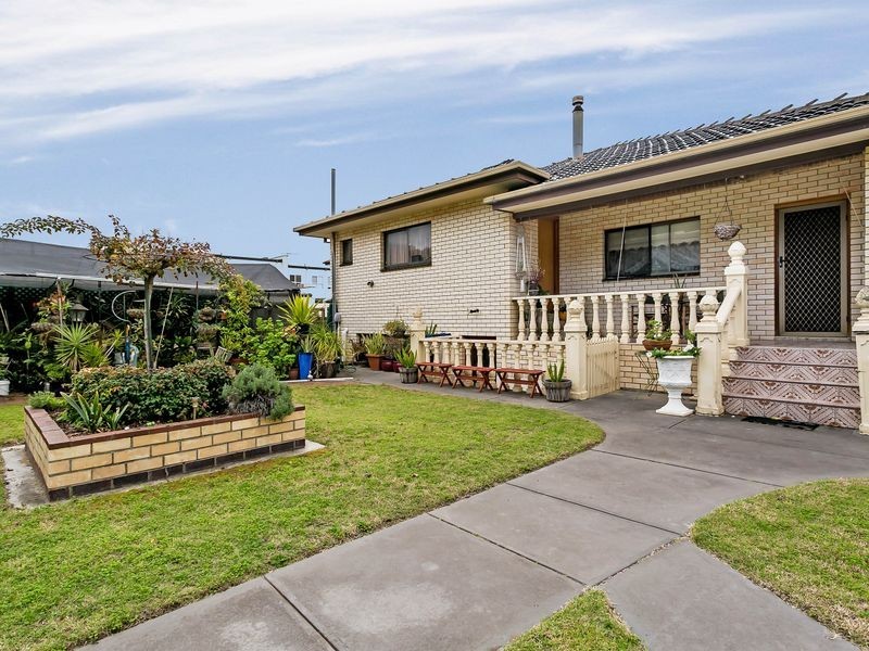 83 Military Road, Tennyson SA 5022