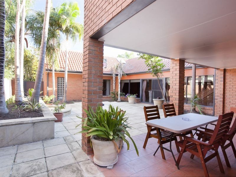 2 Sunrise Court, West Lakes SA 5021