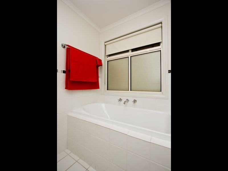 5 Simmons Crescent, Flinders Park SA 5025