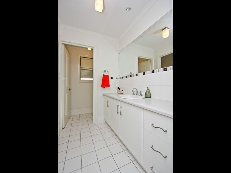 5 Simmons Crescent, Flinders Park SA 5025