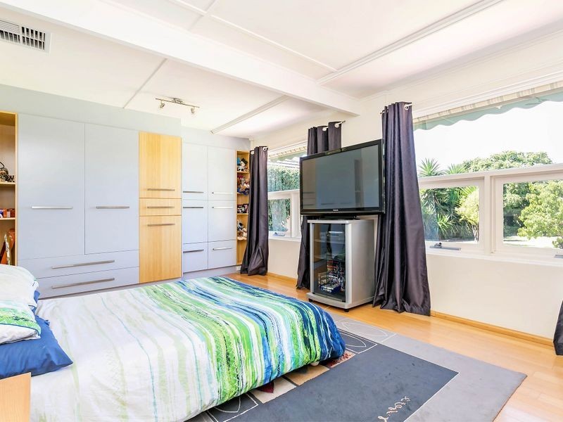 17 Madeline Crescent, Fulham Gardens SA 5024