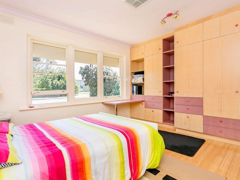 17 Madeline Crescent, Fulham Gardens SA 5024